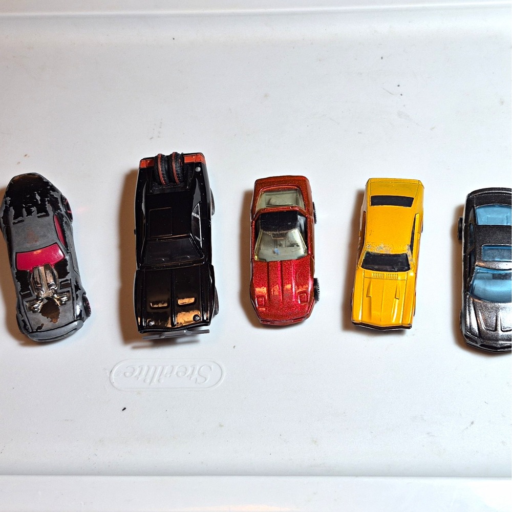 Lot #2 6 Hot Wheels Vintage Diecast Car Lot 1:64 Multicolor (6 Cars)